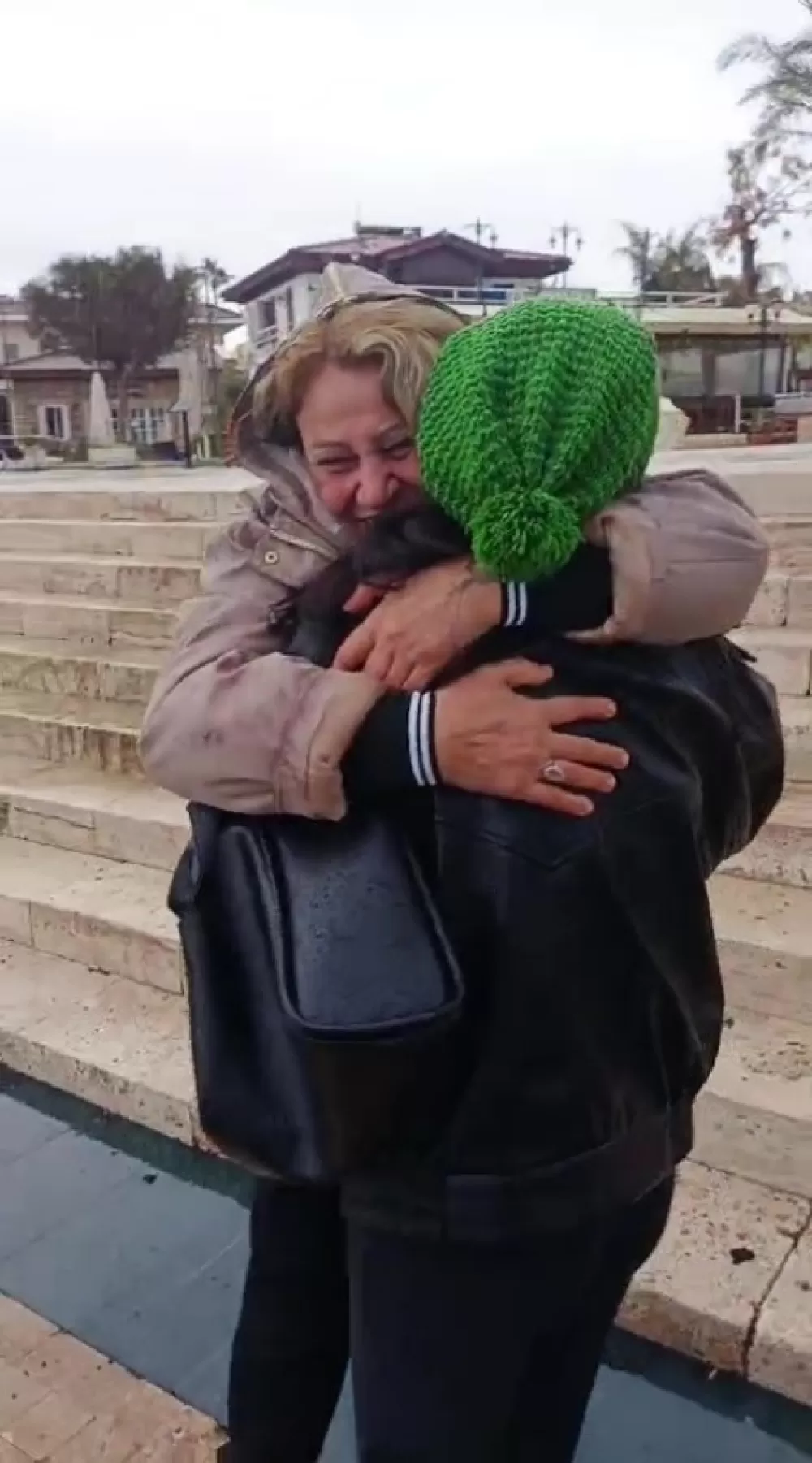 Fotoğraf evlilik yüzüğünden edecekti! Dalgıçlar yardımına yetişti