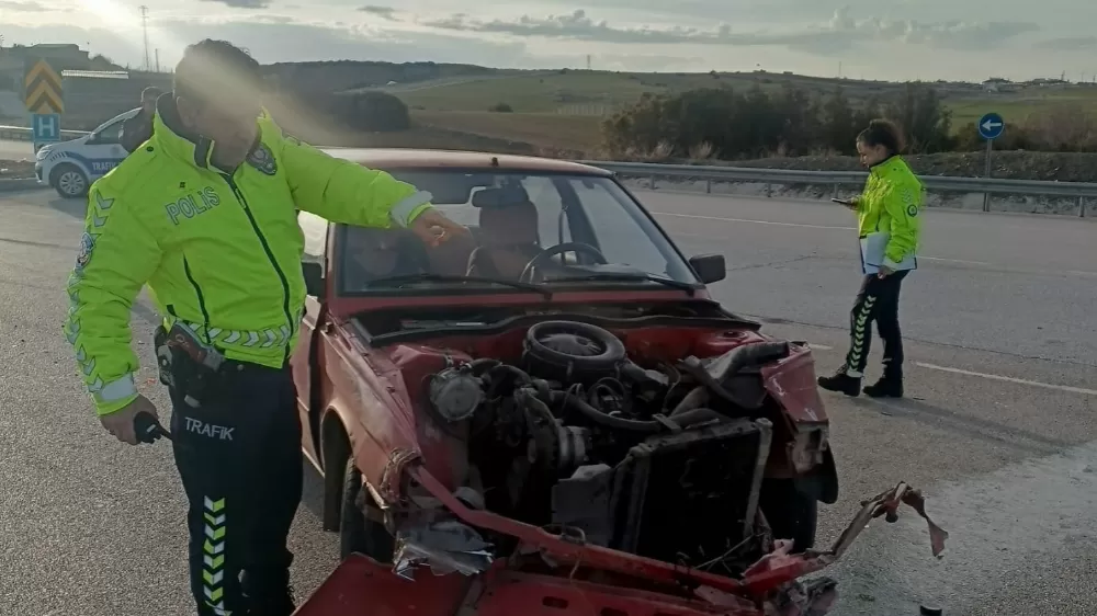 Konya Beyşehir Antalya çevre yolunda  otomobil tırla çarpıştı: 2 yaralı
