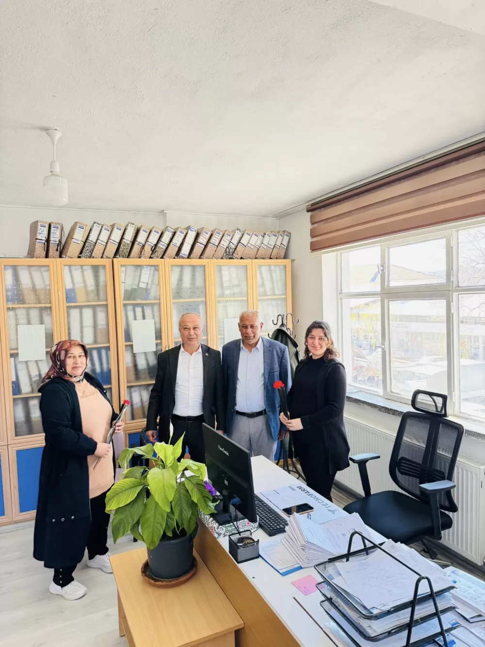 Çeltikçi’de Kadınlar Günü Başkan Ezin tek tek kutladı