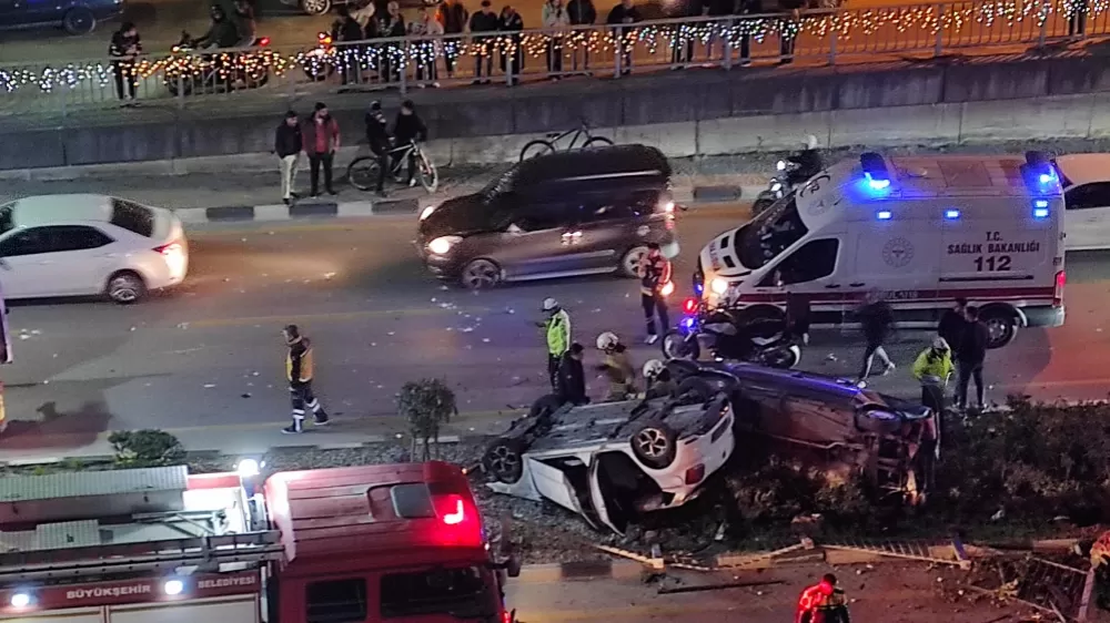 Manisa'daki Feci kazada Takla atan araçlardan burunları dahi kanamadan çıktılar