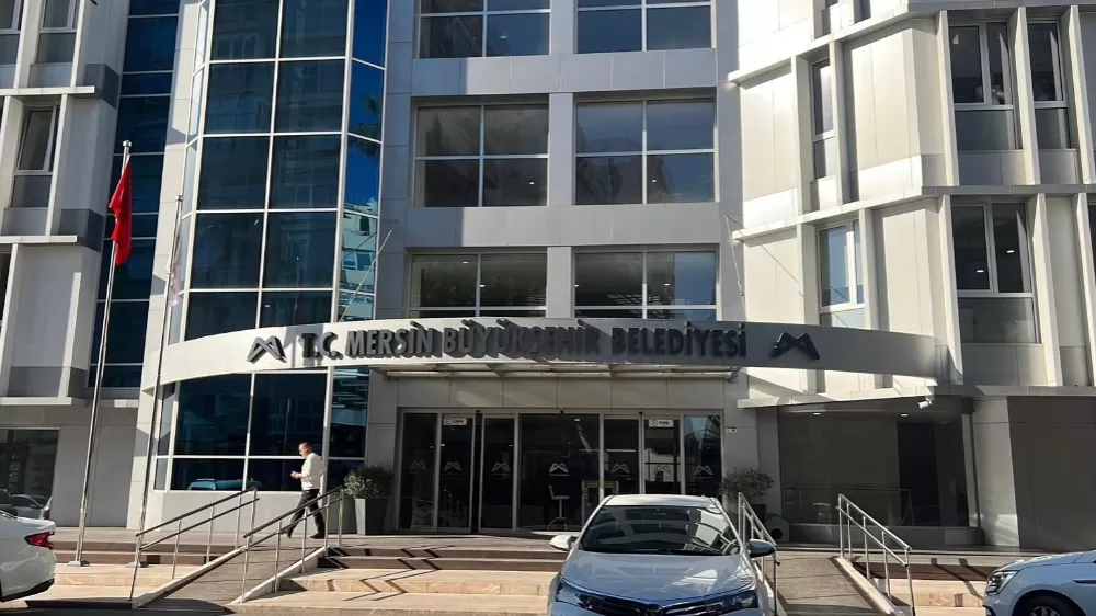  Mersin Büyükşehir Belediyesi'ndeki ihale yolsuzluğu operasyonunda  20 yeni gözaltı 7 tutuklama, 15 adli kontrol