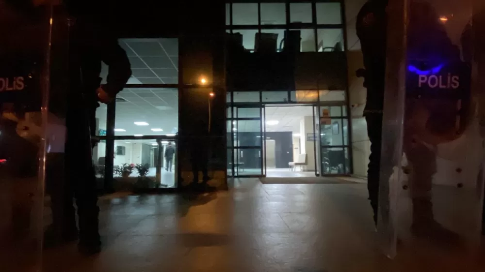  Muğla Marmaris Belediyesi'ne gece yarısı polis baskını ve  baskınla ilgili Başkan Ünlü'den açıklama