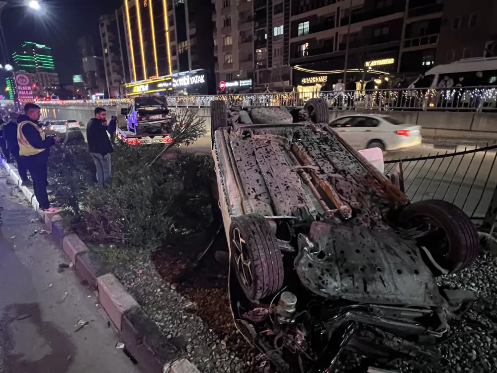 Manisa'daki Feci kazada Takla atan araçlardan burunları dahi kanamadan çıktılar