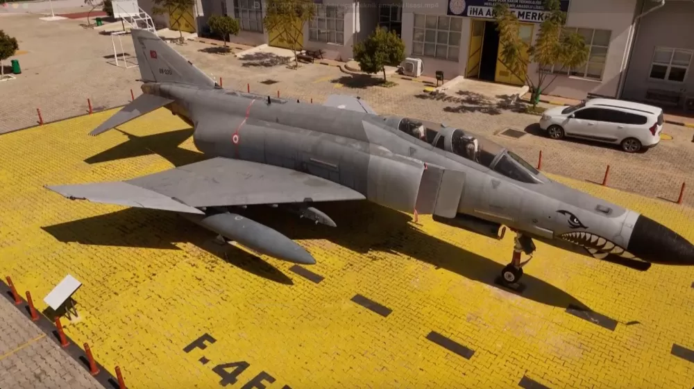 Antalya’da geleceğin havacıları yetişiyor Lise bahçesinde dev uçakla uygulamalı eğitim