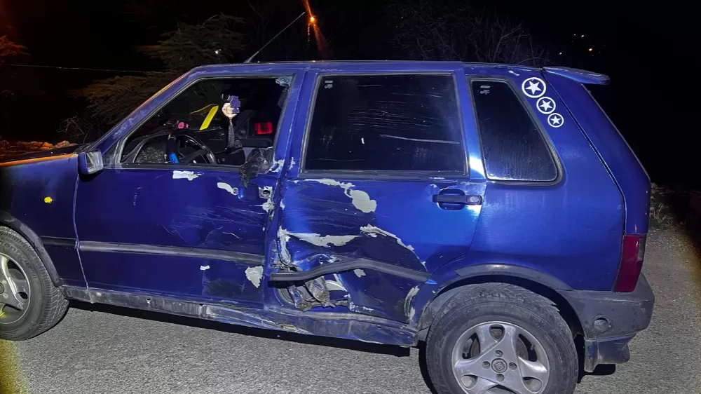 Otomobilin motosikletle çarpıştığı kazada 2 kişi yaralandı