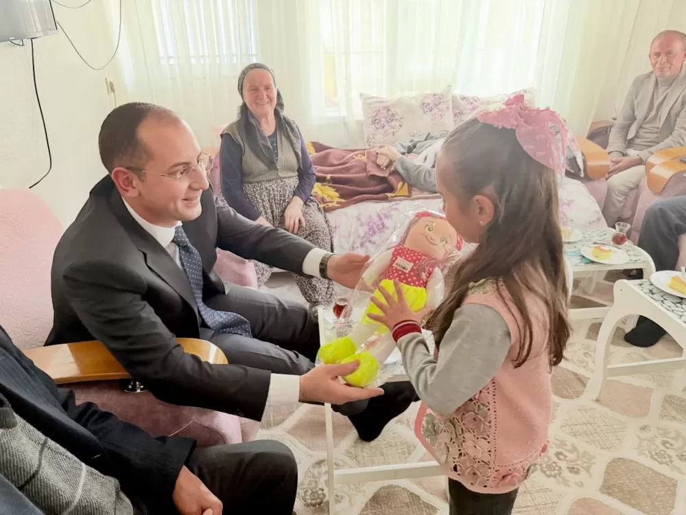 Çavdır Kaymakamı Özgü Özen’den 100 yaşındaki Esma Çalışan’a anlamlı ziyaret