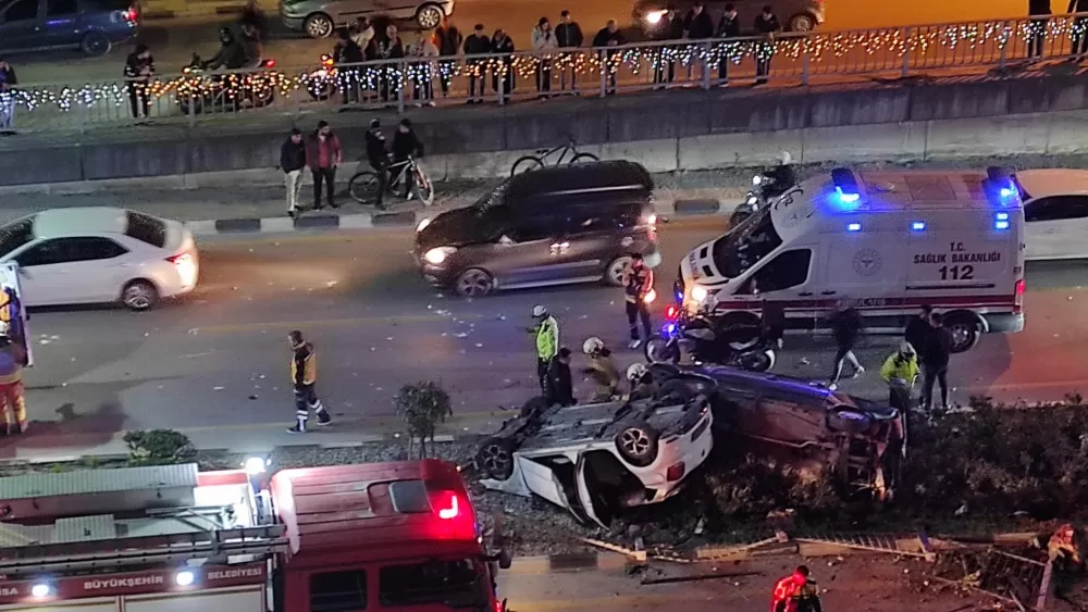 Manisa'daki Feci kazada Takla atan araçlardan burunları dahi kanamadan çıktılar