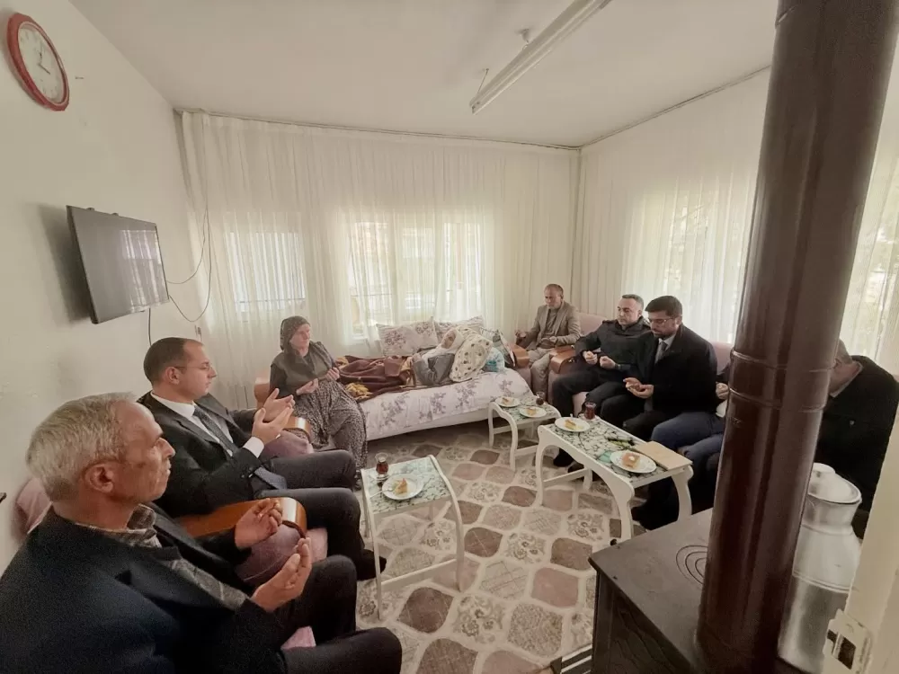 Çavdır Kaymakamı Özgü Özen’den 100 yaşındaki Esma Çalışan’a anlamlı ziyaret