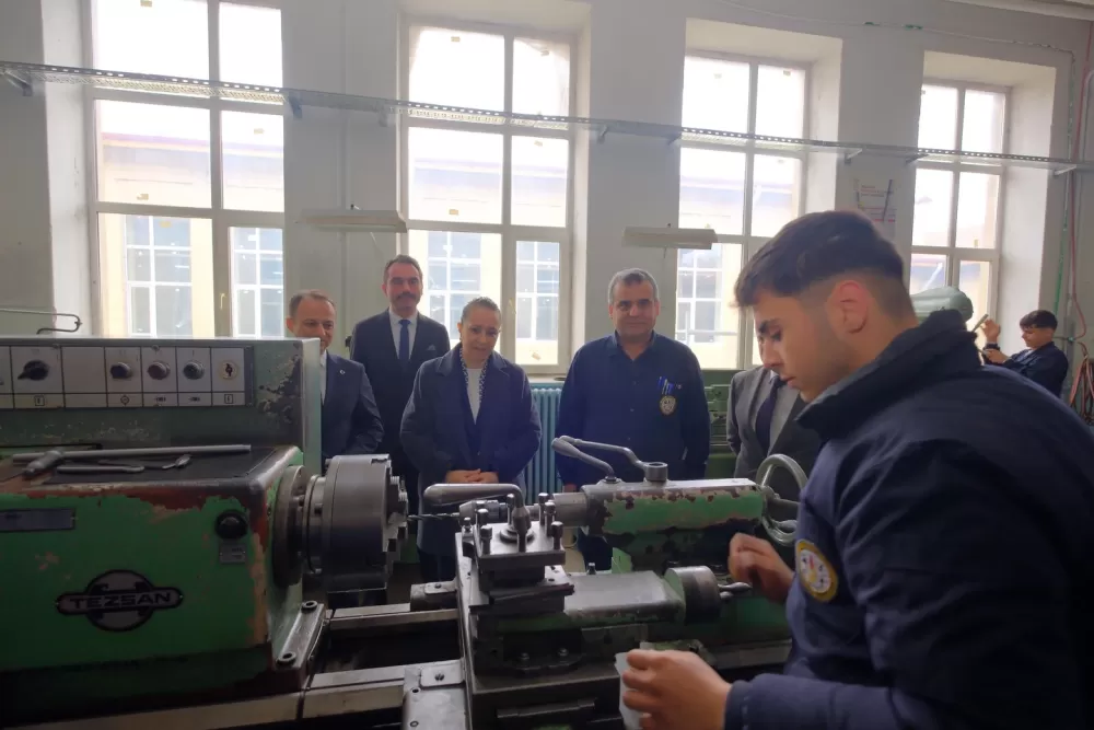 Vali Bilgihan’dan Burdur Mesleki ve Teknik Anadolu Lisesi’ne ziyaret