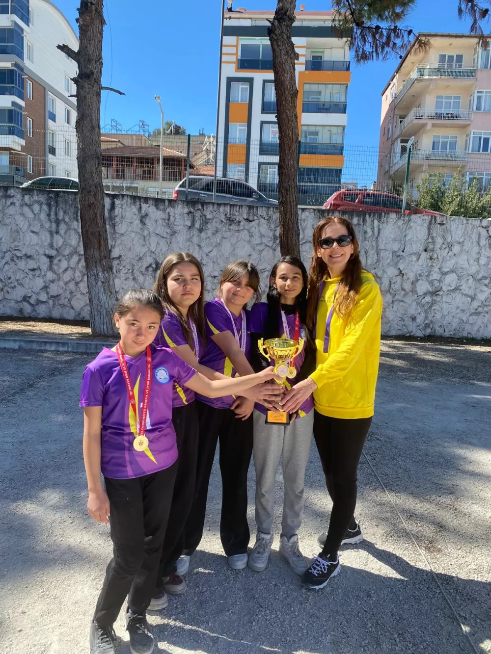 Çeltikçi Ortaokulu sporcuları madalyalara doymuyor! İl ve bölge yarışmalarına damga vurdular