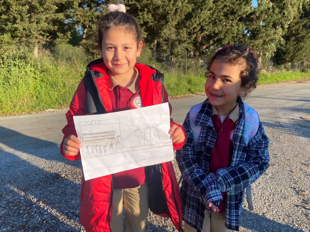 Manavgat’ta traktör kasasında okul yolculuğu sona erdi İlkokul öğrencilerine servis tahsis edildi