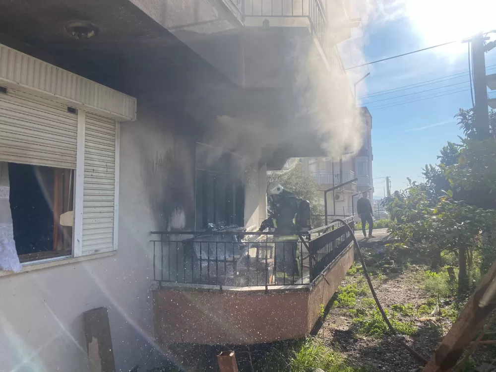 Serik’te ev yangını Yeğenini alevlerin arasından kurtaran teyze yaralandı