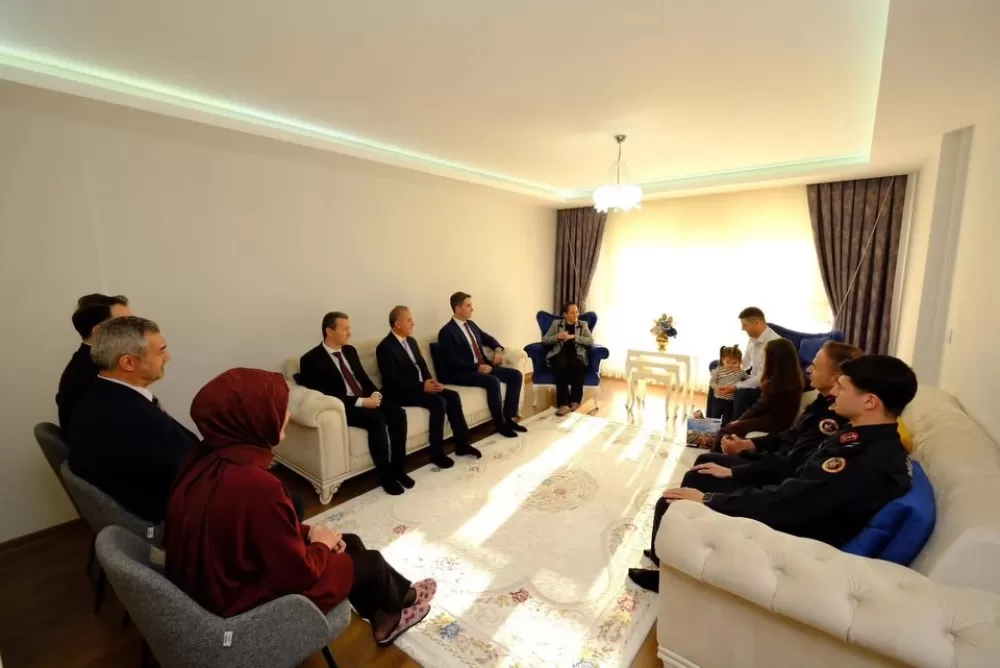 Vali Bilgihan’dan Bucak’ta şehit yakını ve gazilere anlamlı ziyaret