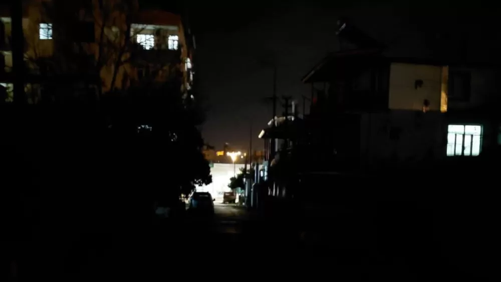 Serik Karanlığa Büründü: Vatandaş Elektrik Kesintilerine Tepki gösteriyor