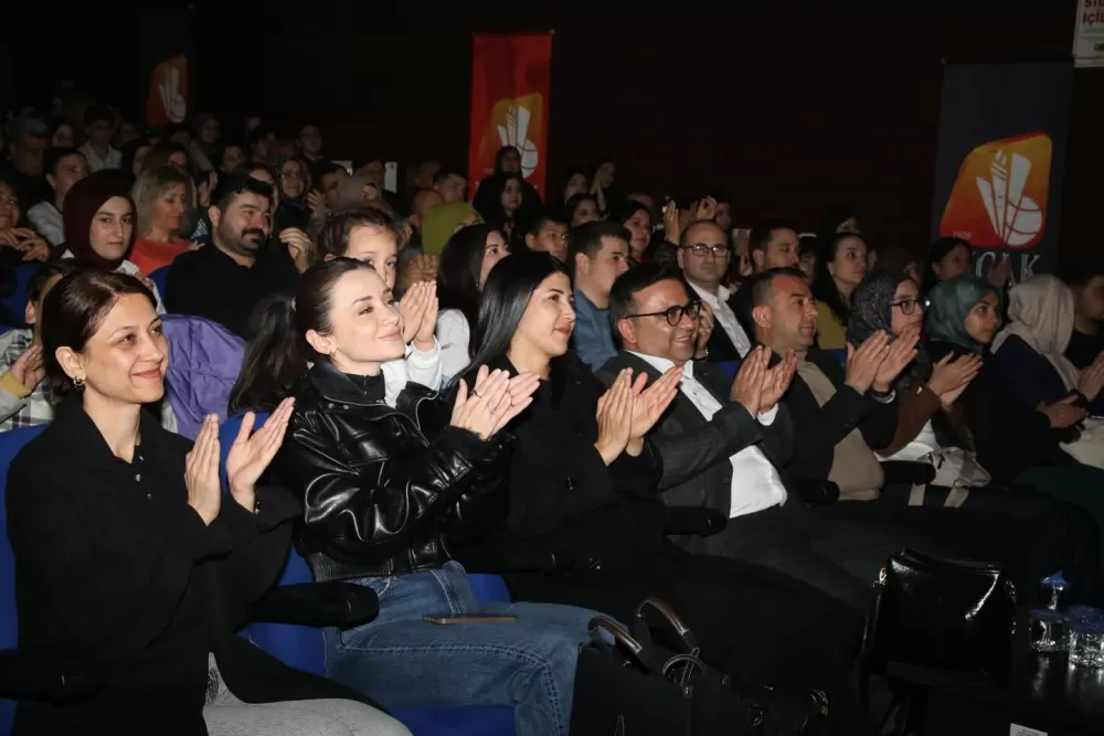 Bucak’ta Dünya Tiyatrolar Günü’ne özel '80’ler 90’lar' etkinliği