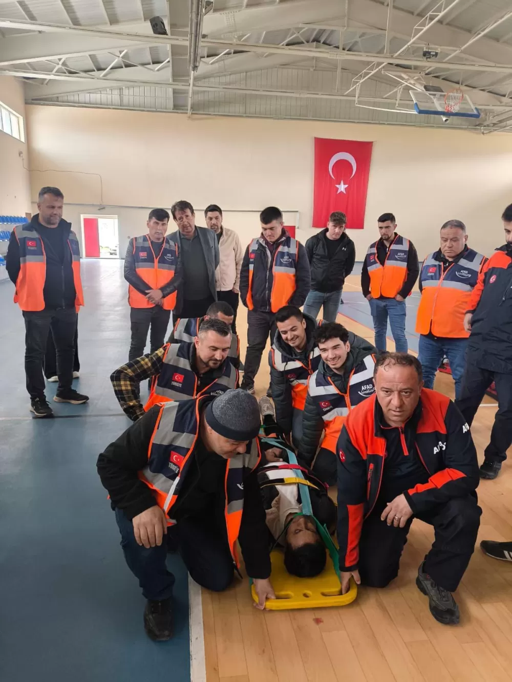 Tefenni’de enkazda arama kurtarma eğitimi tamamlandı