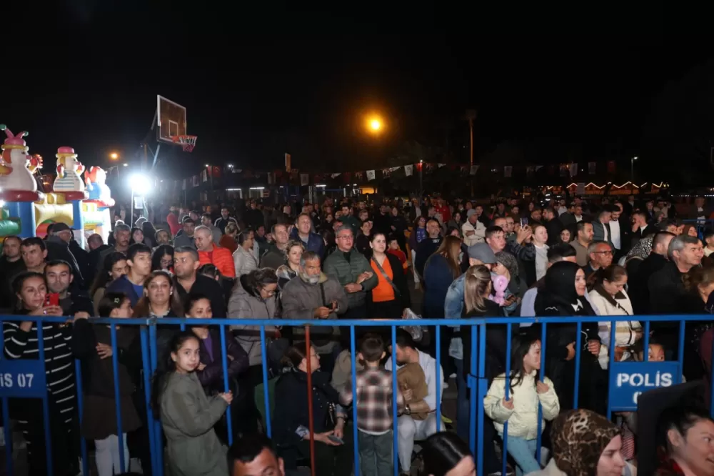 Antalya Cam Piramit'te Karadeniz ve Burdur rüzgarı esti