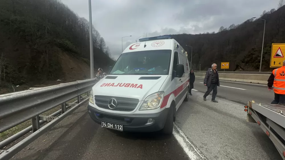Ankara İstanbul Yolu Bolu Dağı Tüneli’nde  Kaza: Otomobil ile Kamyonet Çarpıştı! 2’si Çocuk 4 Yaralı