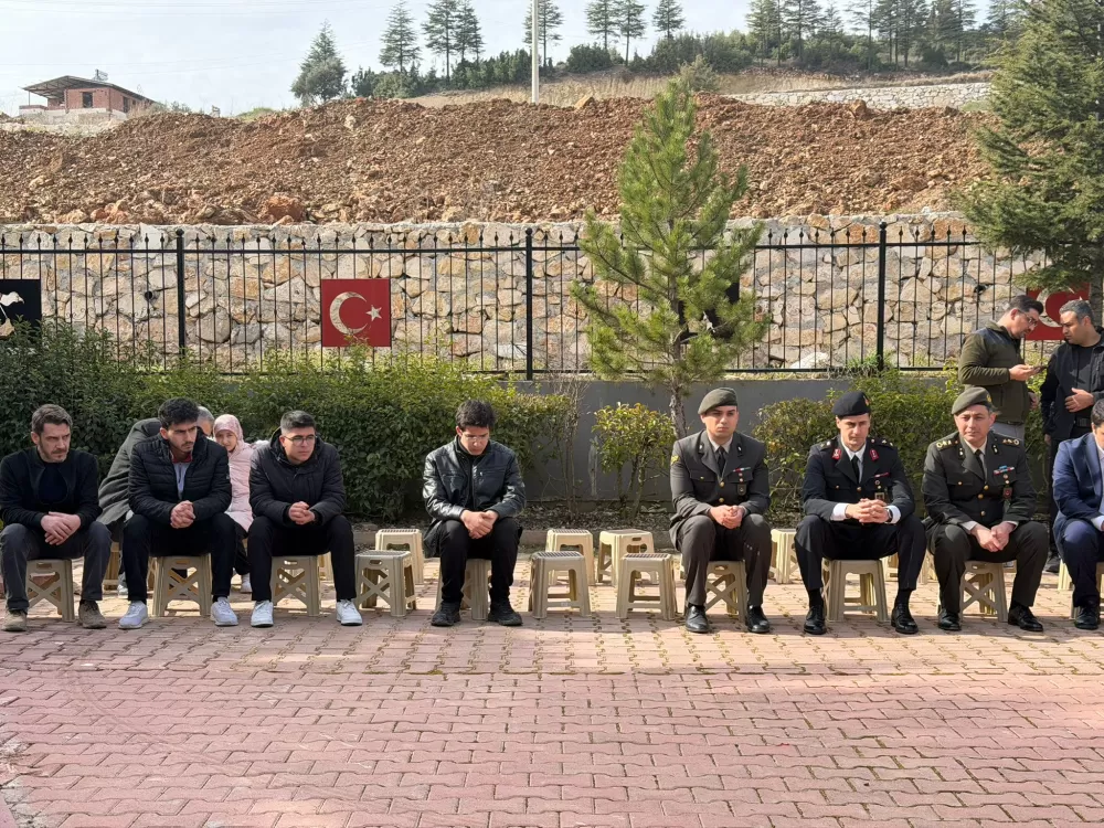 Bucak’ta şehitler kabri başında dualarla anıldı