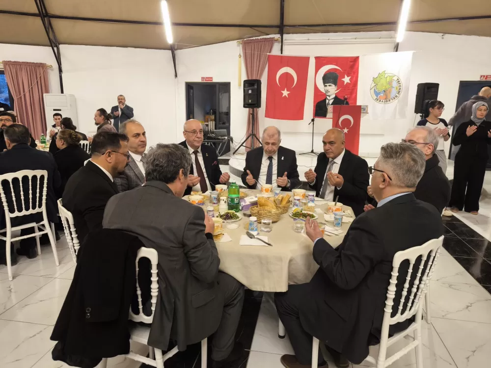 Tefenni'de dev iftar organizasyonu Ümit Özdağ da konuk oldu