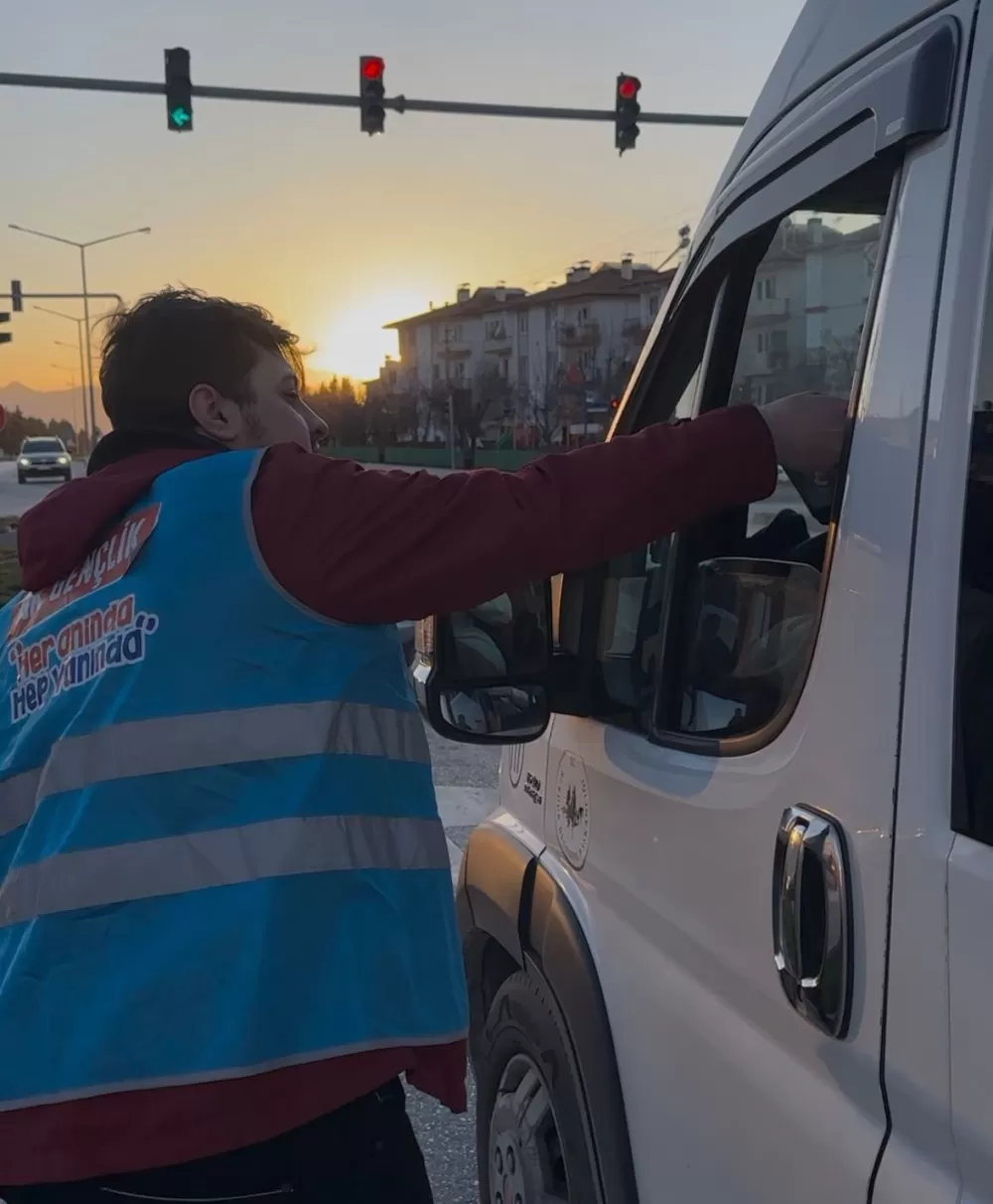 AK Parti Burdur iftar öncesi sahada 'Aynı heyecanla'
