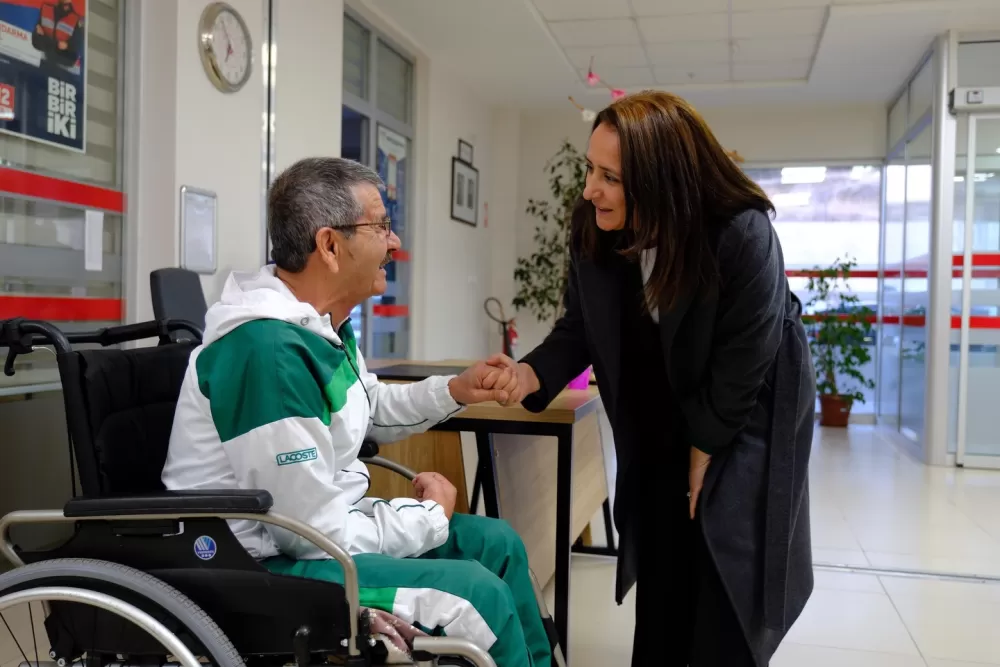 Burdur Valisi Bilgihan huzurevi sakinleriyle iftar sofrasında