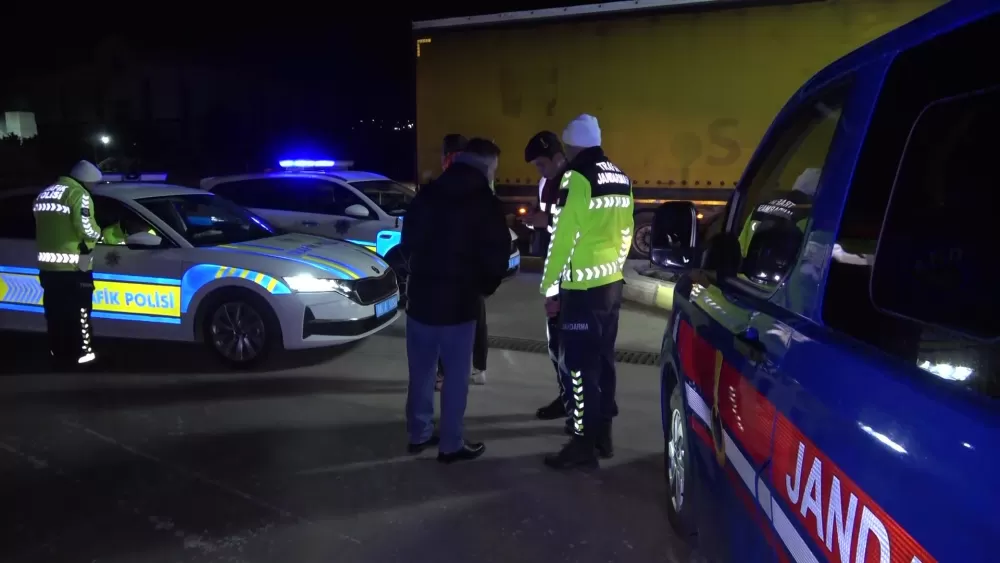  Amasya'da yolcu otobüsü ile tırın çarpıştığı kazada 11 yaralı