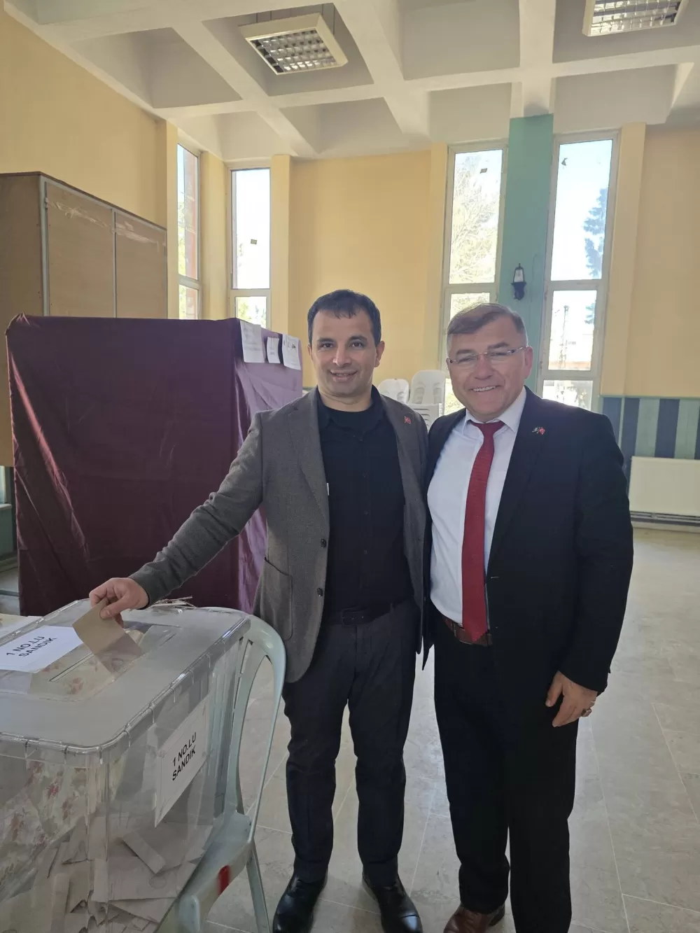 Yeşilova esnafı 'Devam' dedi Esnaf Odası'nda Erhan Sönmez güven tazeledi