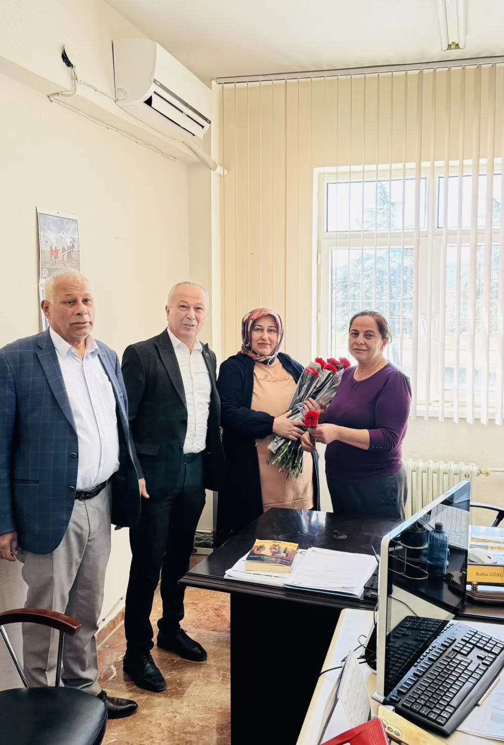 Çeltikçi’de Kadınlar Günü Başkan Ezin tek tek kutladı