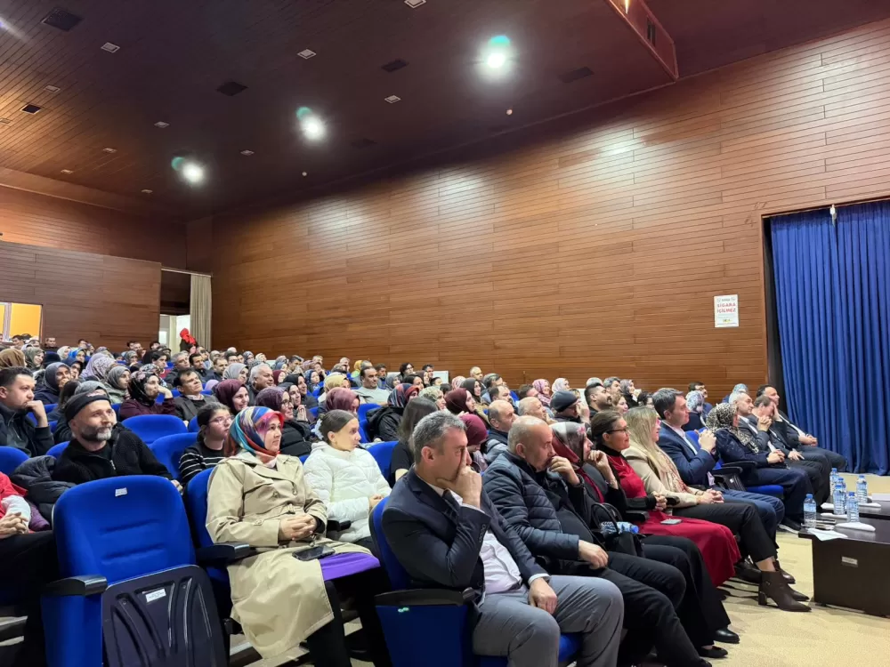 Bucak’ta eğitim ve kişisel gelişim buluşması Oğuz Saygın’dan ilham veren konferans