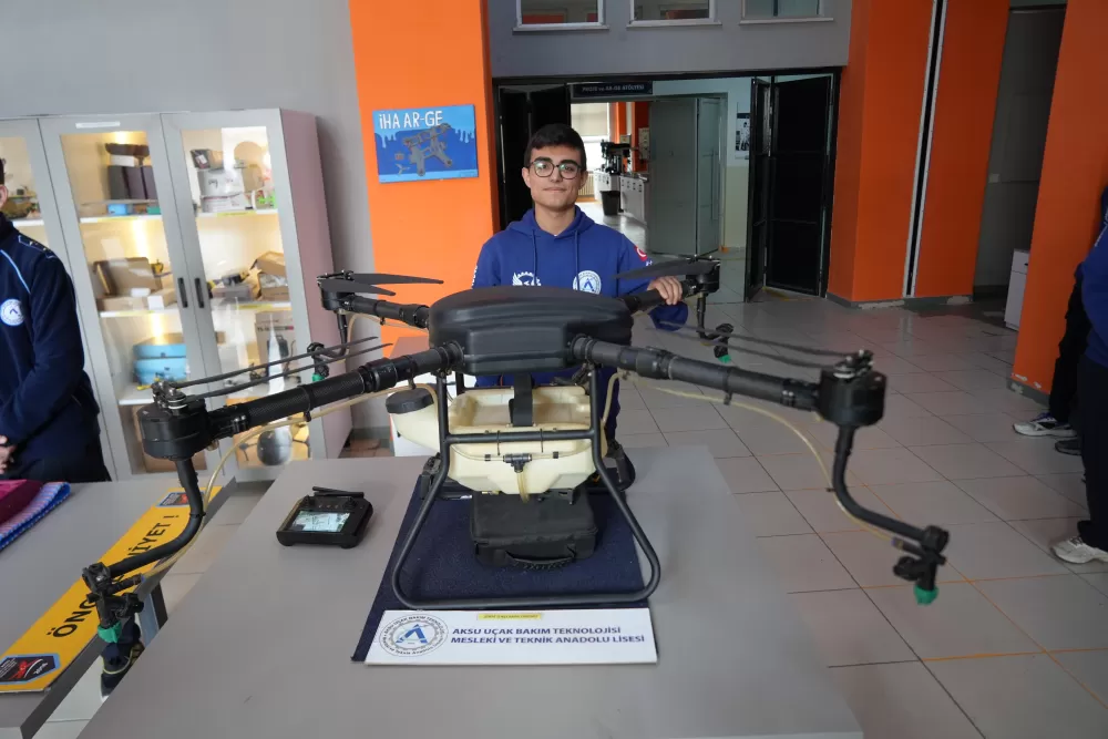 Antalya’da geleceğin havacıları yetişiyor Lise bahçesinde dev uçakla uygulamalı eğitim