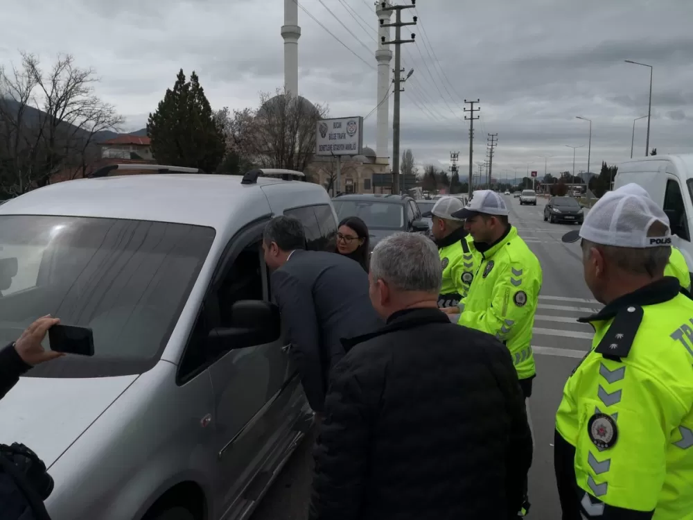 Kaymakam Kuruca'dan bayram mesaisindeki trafik ekiplerine ziyaret