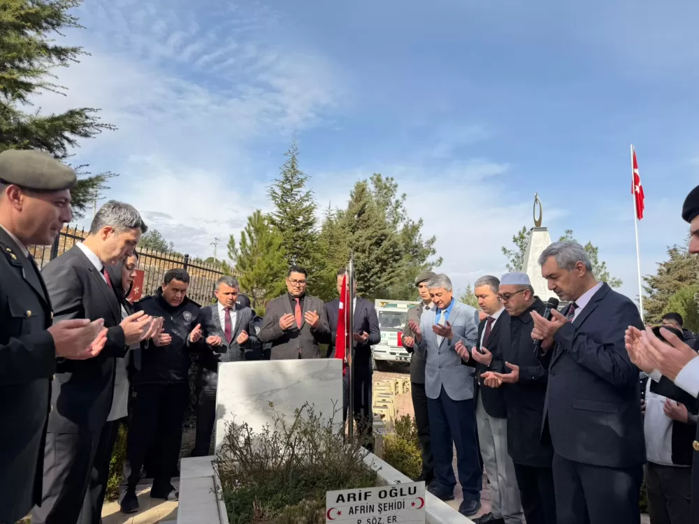 Bucak’ta şehitler kabri başında dualarla anıldı