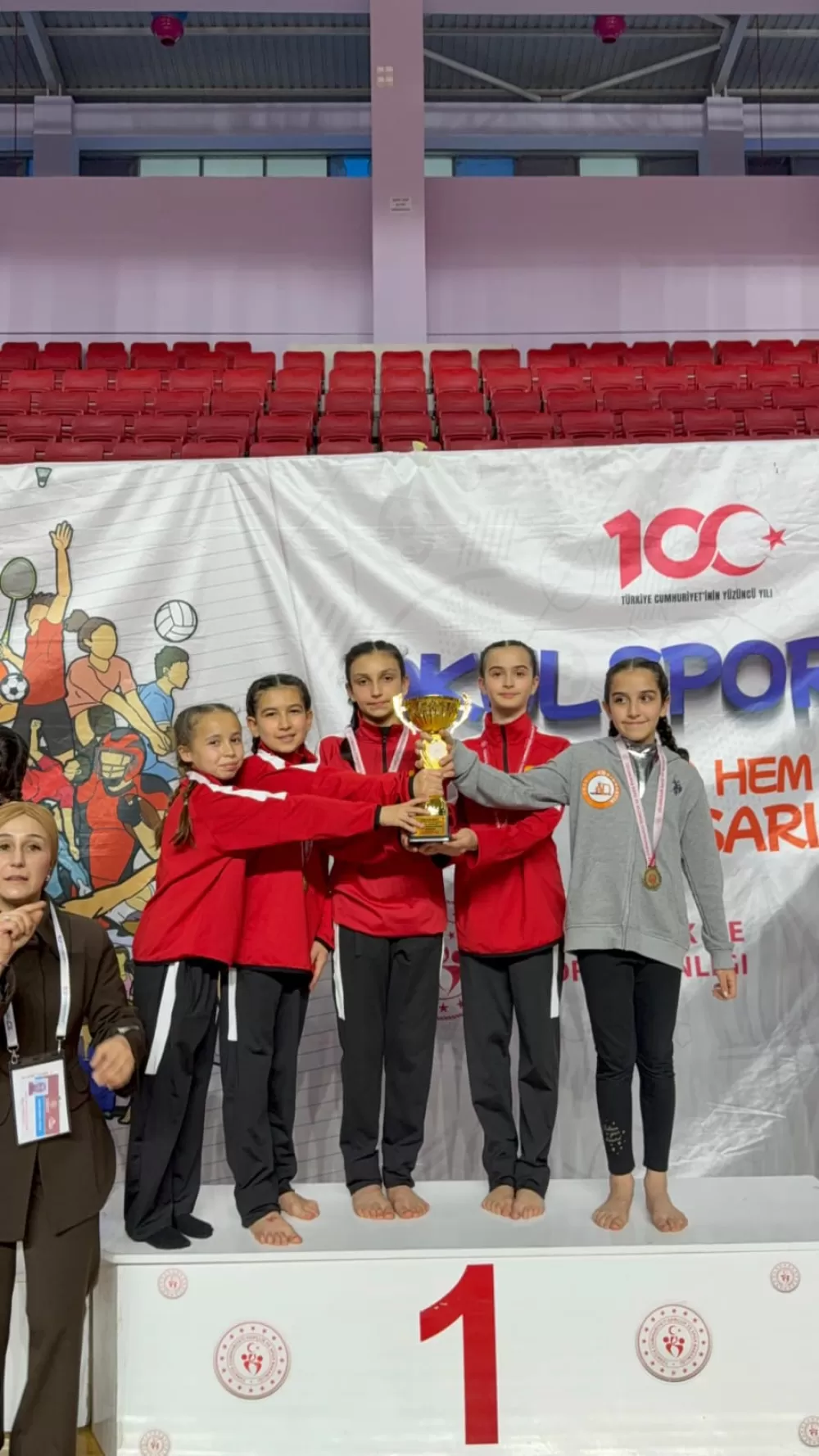 Bucak Ayşe Sak Ortaokulu cimnastikte Burdur il şampiyonu oldu