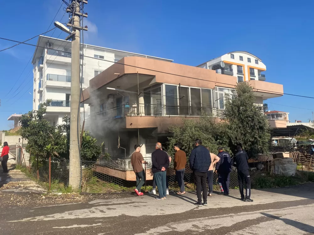 Serik’te ev yangını Yeğenini alevlerin arasından kurtaran teyze yaralandı