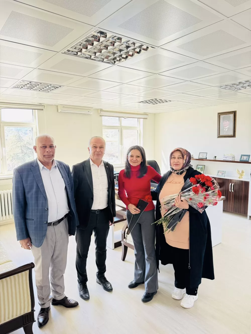 Çeltikçi’de Kadınlar Günü Başkan Ezin tek tek kutladı