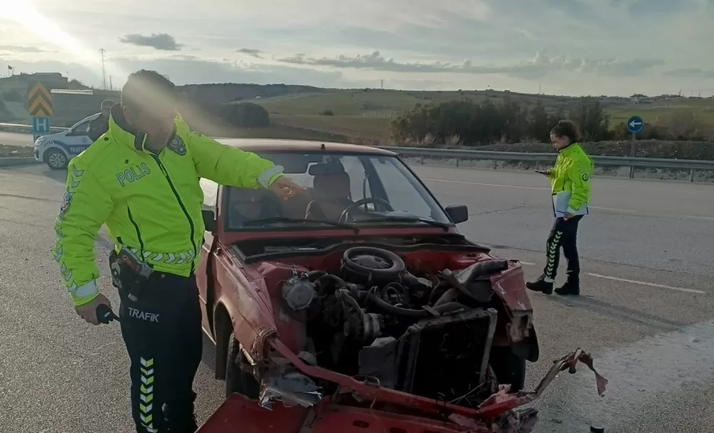 Konya Beyşehir Antalya çevre yolunda  otomobil tırla çarpıştı: 2 yaralı