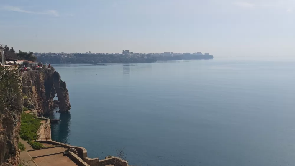 Antalya Körfezi'nde dev denizanası alarmı 10 kiloluk istila başladı