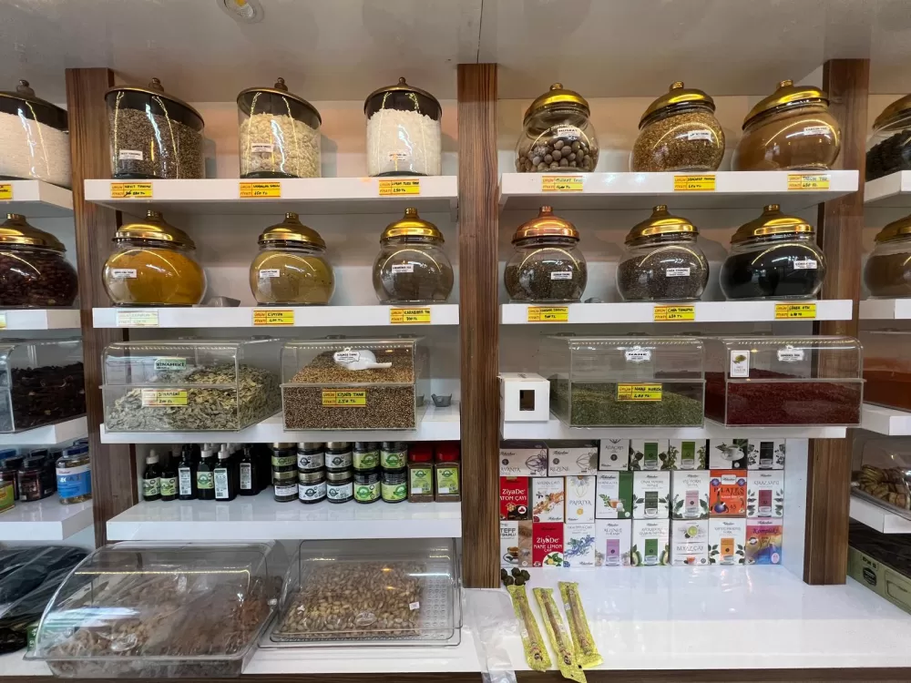 Bucak’ta Aktarzade hizmete açıldı! Açılışa özel %15 indirim