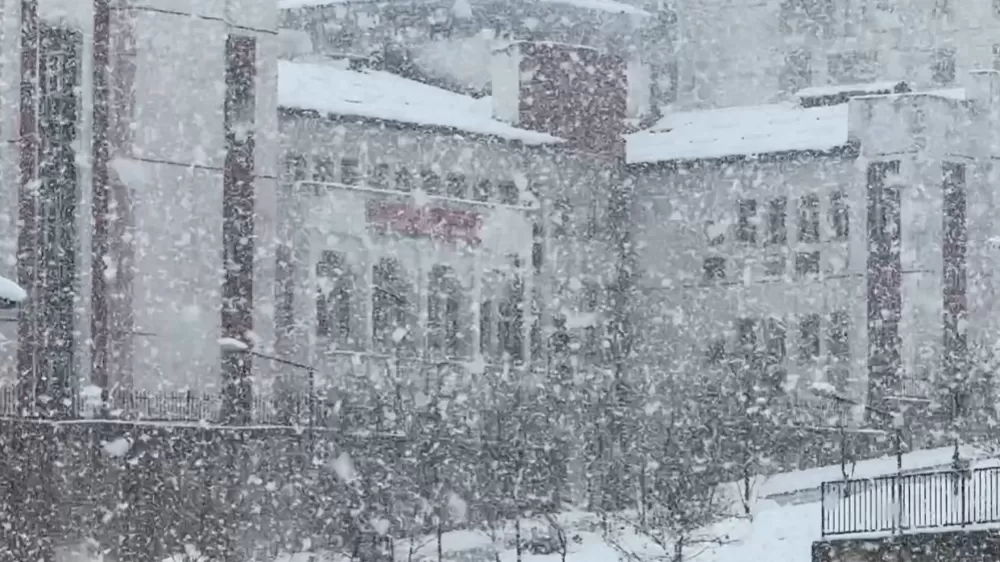 Yoğun Kar Yağışı  Hakkari ve Yüksekova'da Okullar 1 gün tatil 
