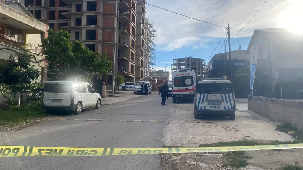 Antalya’da tartıştığı eşi telefonu açmayınca inşaatın çatısına çıktı