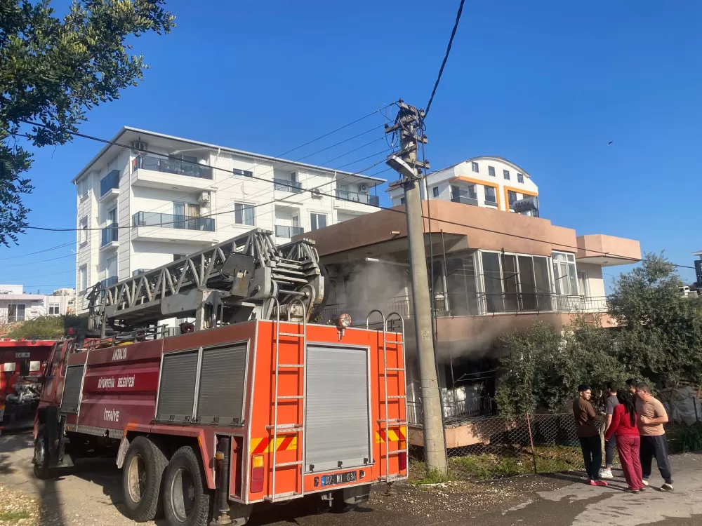 Serik’te ev yangını Yeğenini alevlerin arasından kurtaran teyze yaralandı
