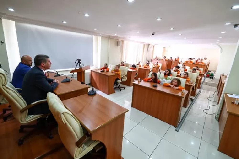 Gazi İlkokulu öğrencileri Burdur Belediyesi'nde! Başkan Ercengiz ile buluştular