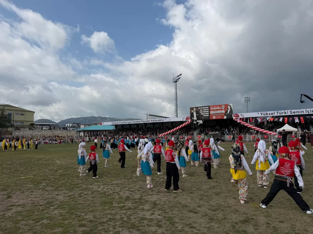 Bucak’ta 23 Nisan coşkusu 106. Yıl dolu dolu kutlandı