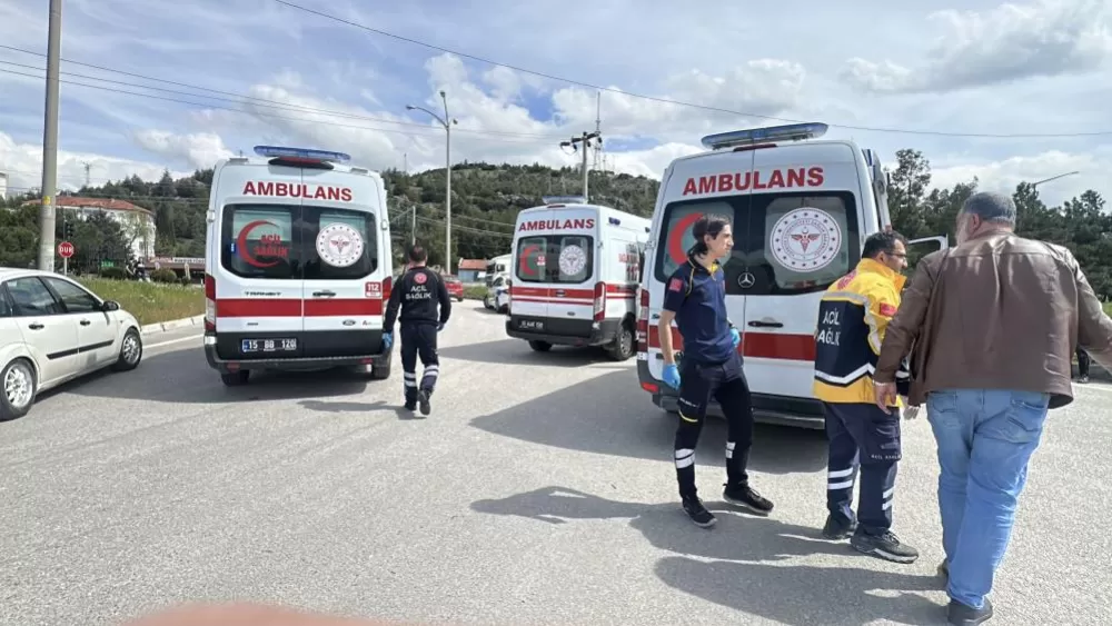 Burdur’da Otomobil ile Motosiklet Çarpıştı