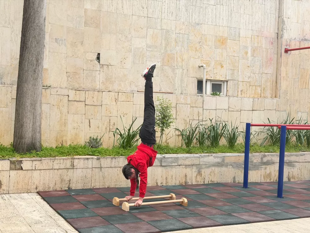 Bucak'ta 23 Nisan coşkusu Defne Şentürk Komutanlık koltuğuna oturdu