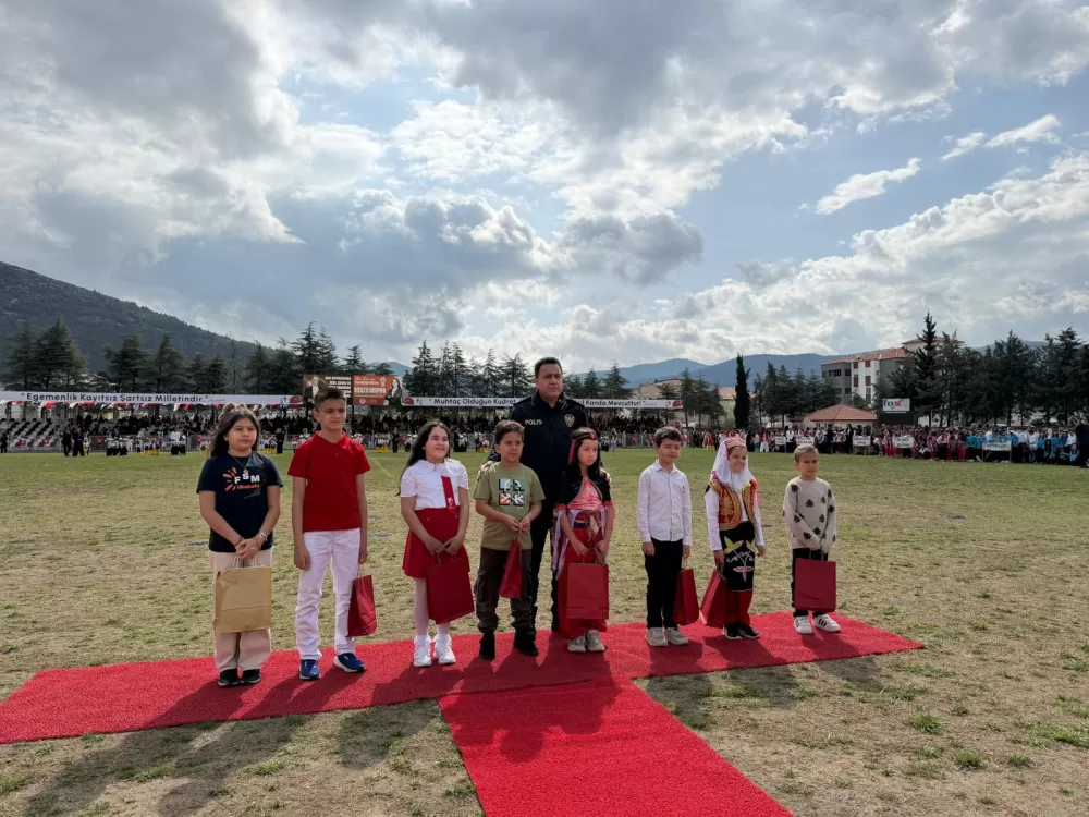 Bucak’ta 23 Nisan coşkusu 106. Yıl dolu dolu kutlandı