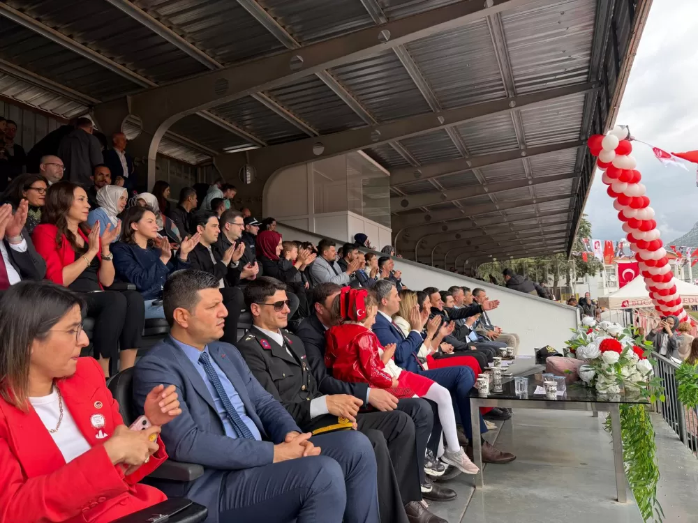 Bucak’ta 23 Nisan coşkusu 106. Yıl dolu dolu kutlandı