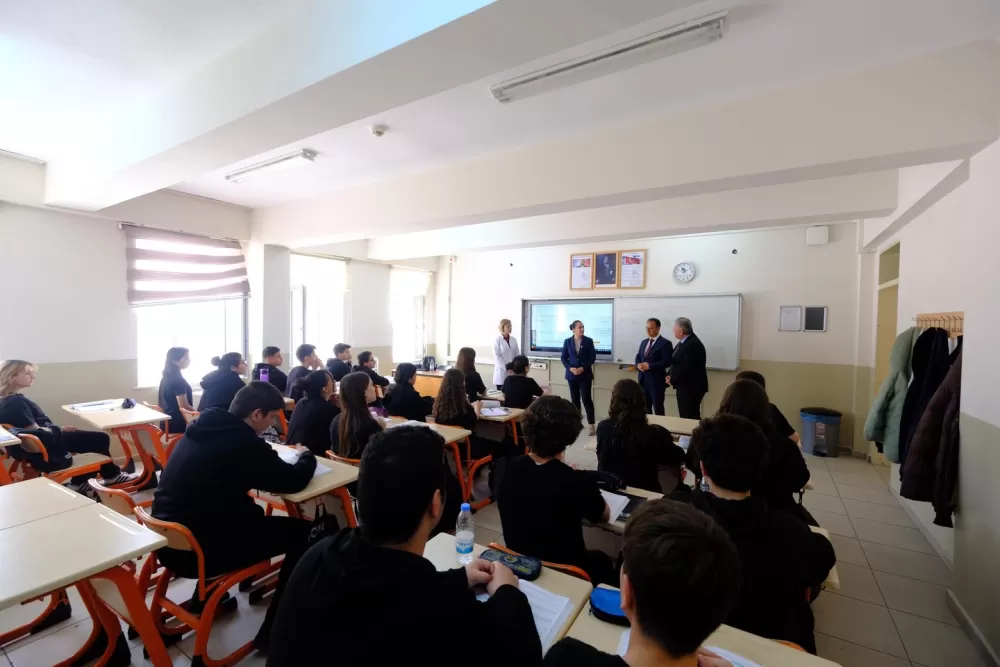 Burdur Valisi Bilgihan Öğrencilerle Buluştu