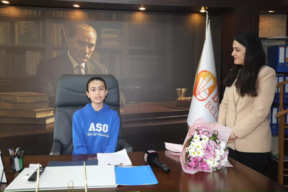 Bucak’ta 23 Nisan coşkusu Belediye Başkanlığı koltuğu çocuklarda